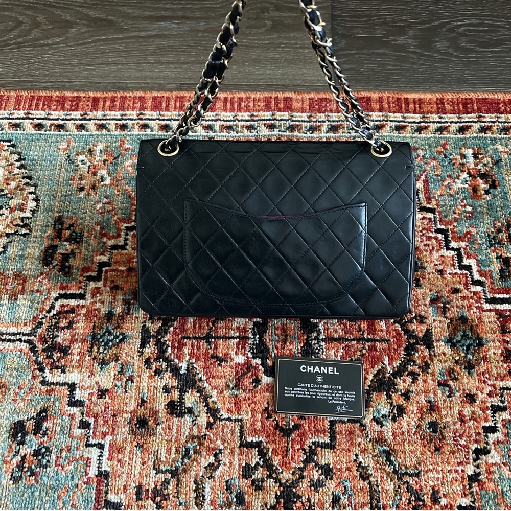 SOLD**Chanel Vintage Classic Medium Double Flap Bag - Picture 4 of 14